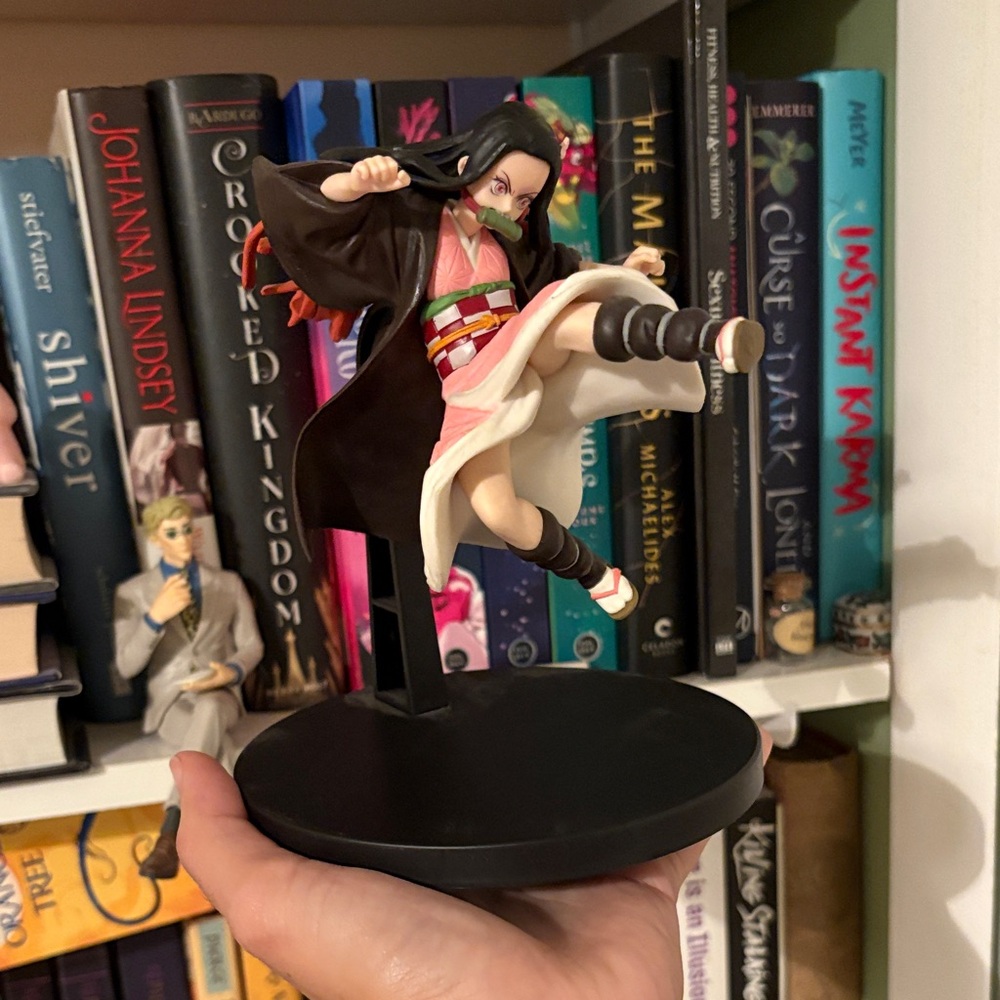 Anime Figure Demon Slayer Nezuko - comes with ONE PIECE KEYCHAIN!